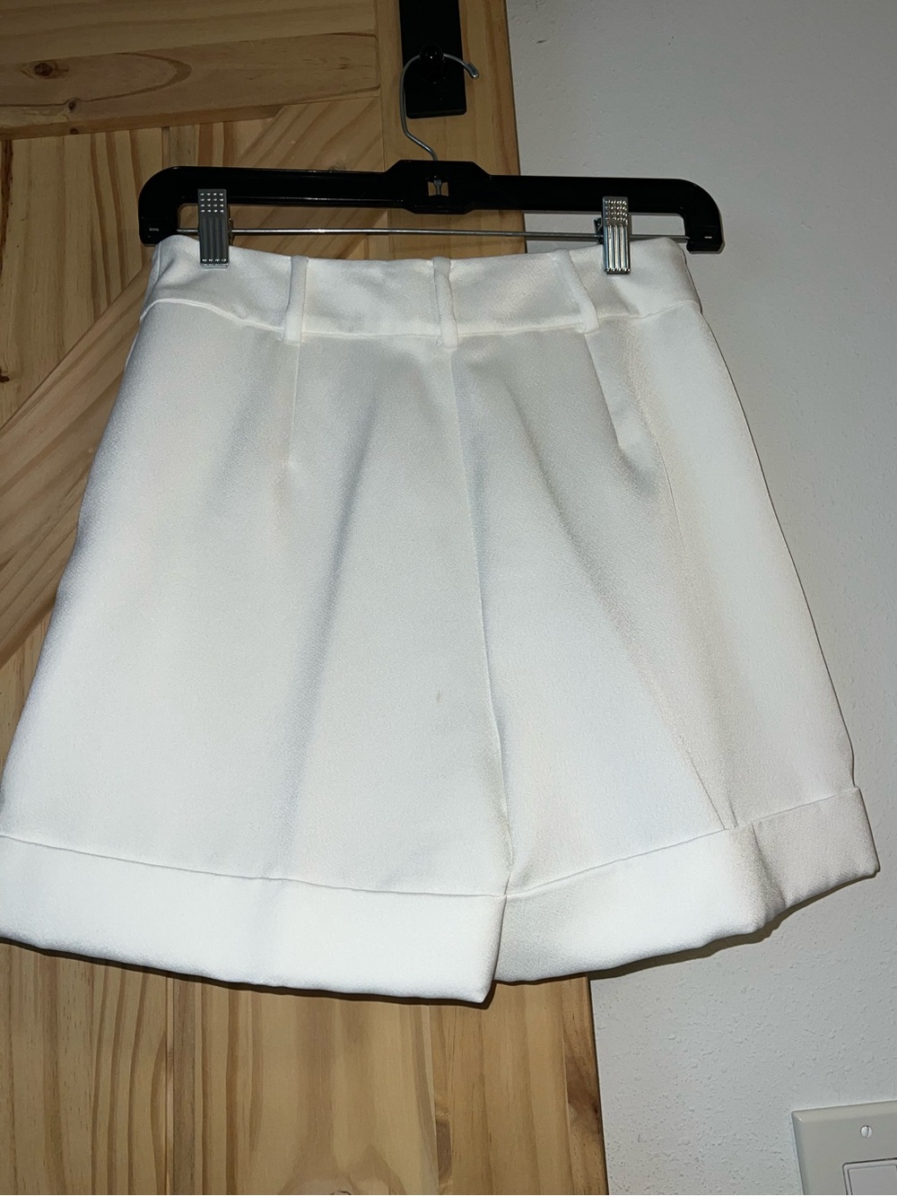 Diane von Furstenberg High-Waist Tailored Women's Shorts in White - Picture 5 of 6